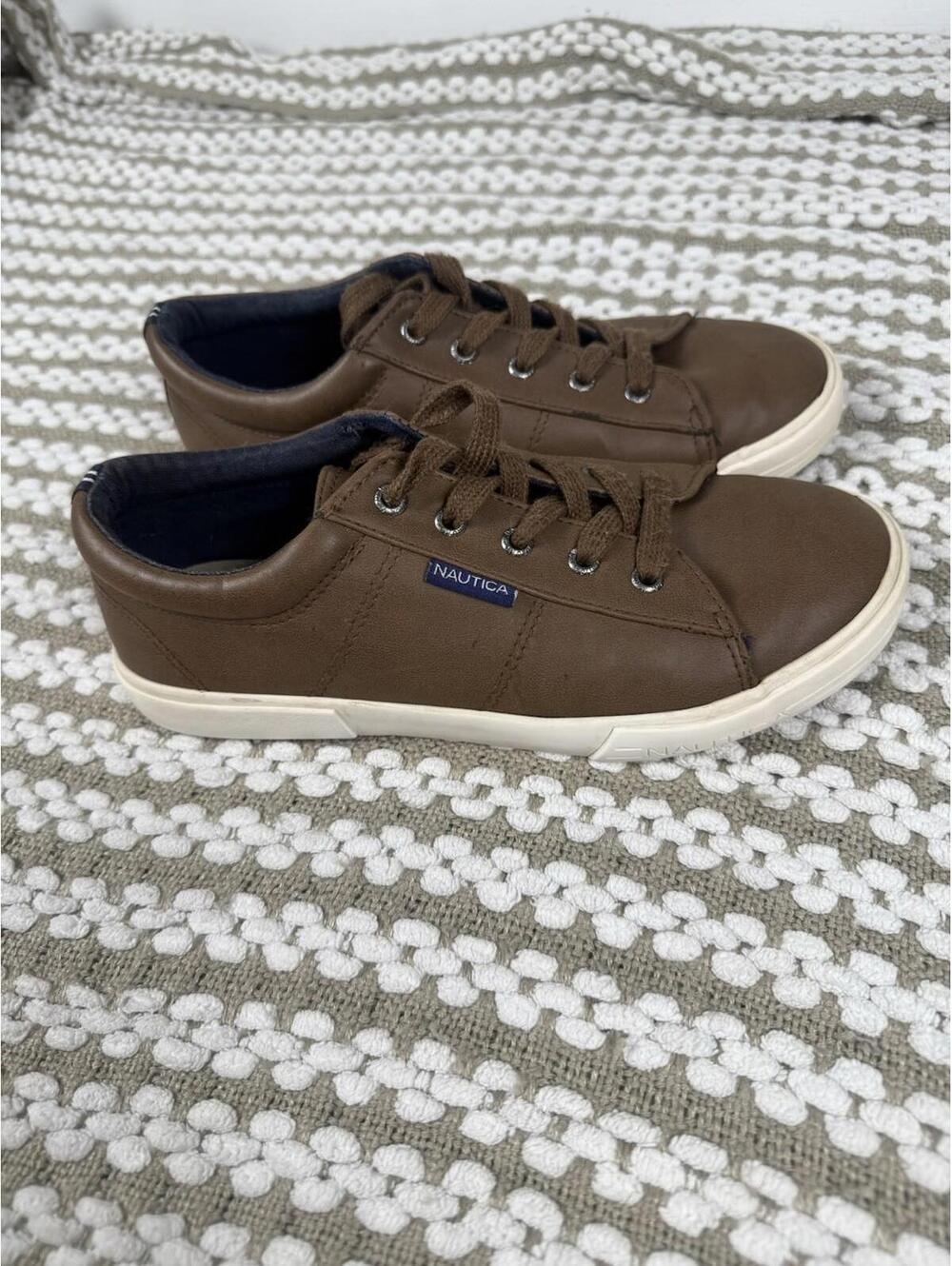 Nautica Boys Sneakers Size 4 Brown Leather Lace Up Casual Shoes Preppy